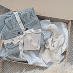Kraamcadeau Set – Badjas (maat 1-2) & Cuddle Goose