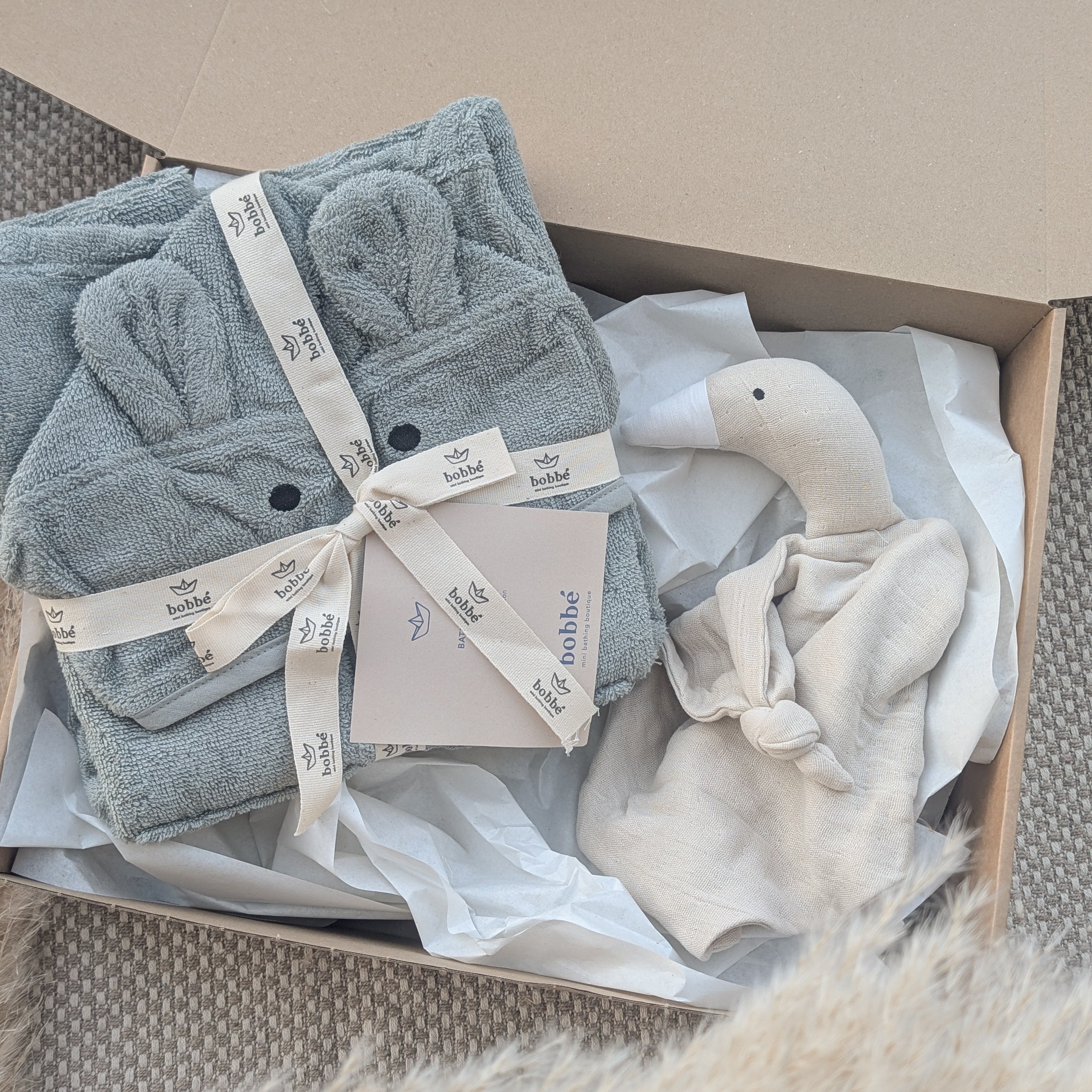 Kraamcadeau Set – Badjas (maat 1-2) & Cuddle Goose